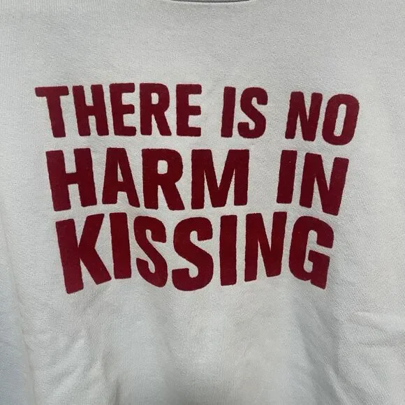 Daydreamer No Harm In Kissing Baby Blue Crew Sweatshirt S/M NWT - Picture 4 of 5